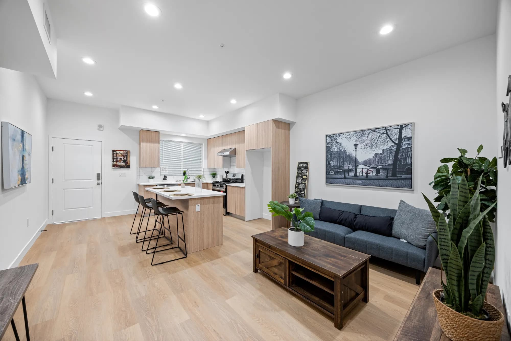 Kitchen & Living